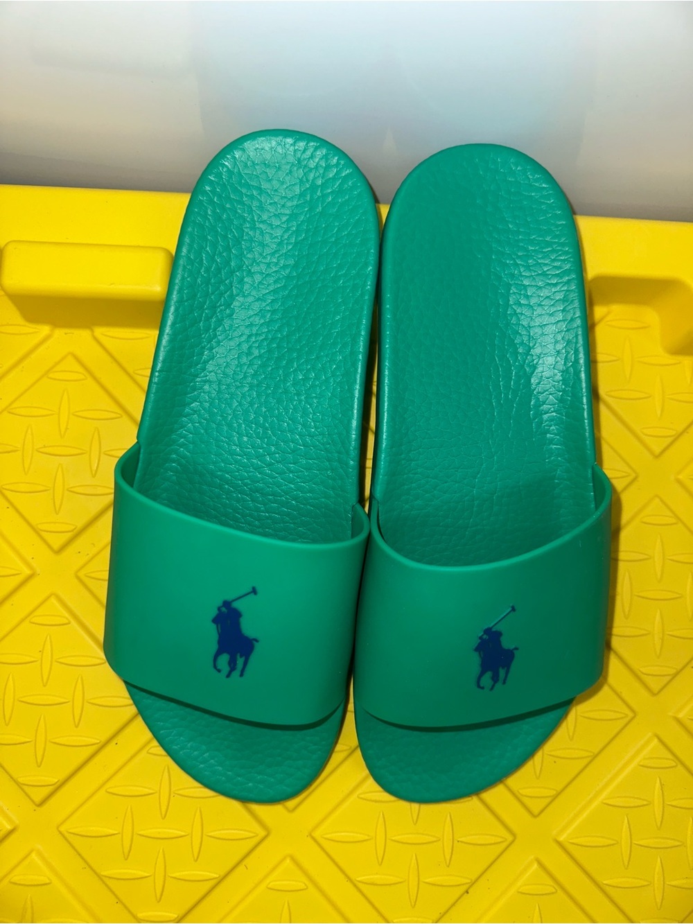 POLO RALPH LAUREN Cabo
Green/Light Navy SIGNATURE
PONY POOL SLIDES 11